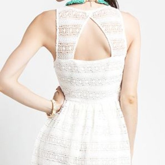 BB DAKOTA JACYNTH CROCHET DRESS - Picture 4 of 4